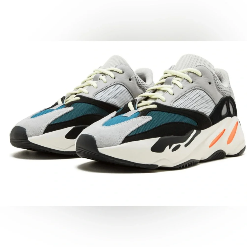 Like New YEEZY Wave Runners - Picture 4 of 9